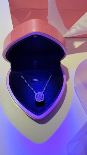 باقة ورد مع سلسال الجوهرة