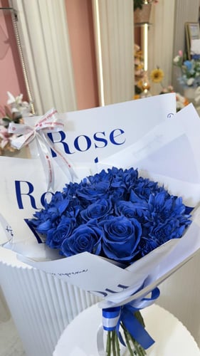 باقة الزهور الزرقاء