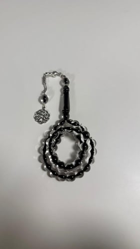 سبحة أسود شفاف