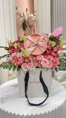 انوش مع ورد