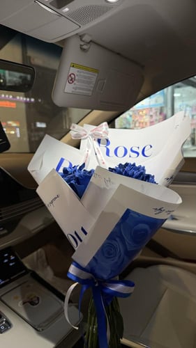 باقة الزهور الزرقاء