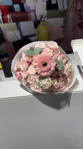 باقة الجلبيرا مع كيك