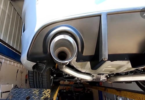 (فردي أو طقم) مخارج شكمان رياضية (فضي-أسود)