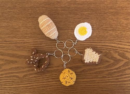 (٥ قطع) ميداليات الفطور keychain