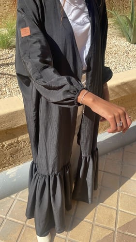 عباية لف خامة جاكار لون اسود