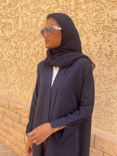 عباية كحلي كريب ناعم نخطط لون ذهبي