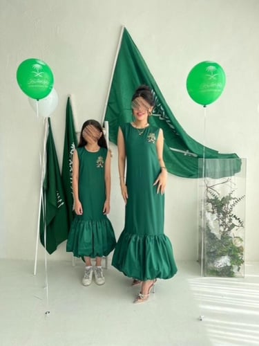 فستان اليوم الوطني (شعار سيفين ونخلة شك)