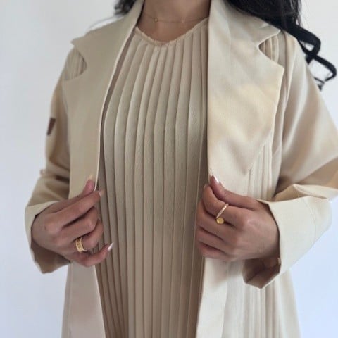 عباية كريب ناعم مع كسرات