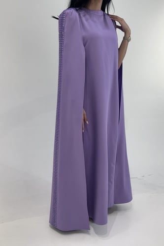 فستان بأكمام طويلة