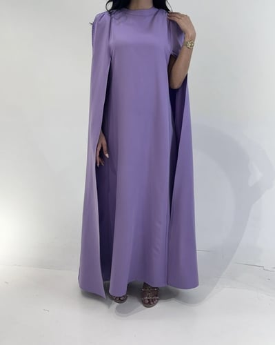 فستان بأكمام طويلة