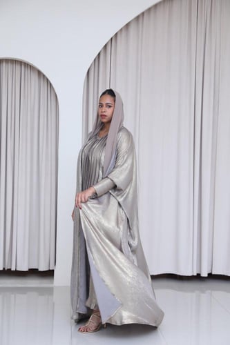 عباية حرير بلمعة (قصة نص بشت)