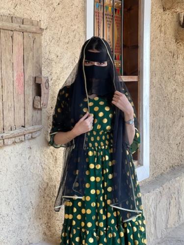 شيفون منقط ذهبي