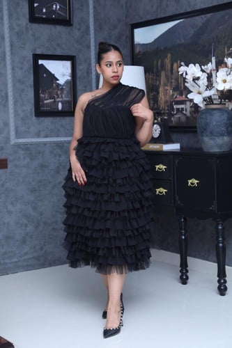 فستان سهرة أسود طبقات تل وشيفون