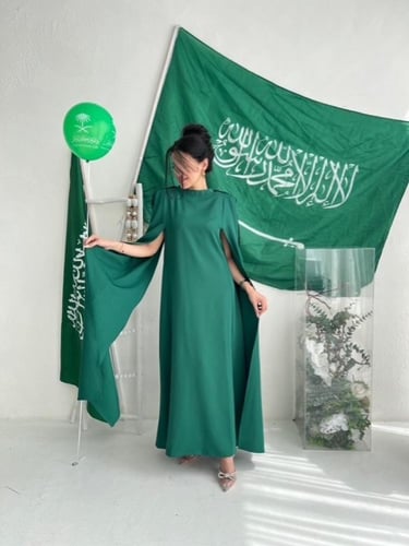 فستان بأكمام طويلة