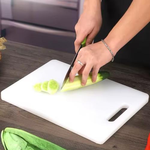 لوح تقطيع بلاستيك ابيض مستطيل 37*23*1CM