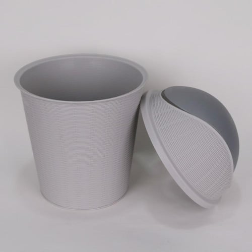 سلة مهملات بلاستيك رصاصي بغطاء 8 لتر