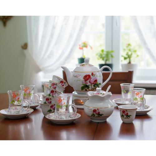 طقم بيالات شاي زجاج وفناجين قهوة سيراميك مع صحون ن...