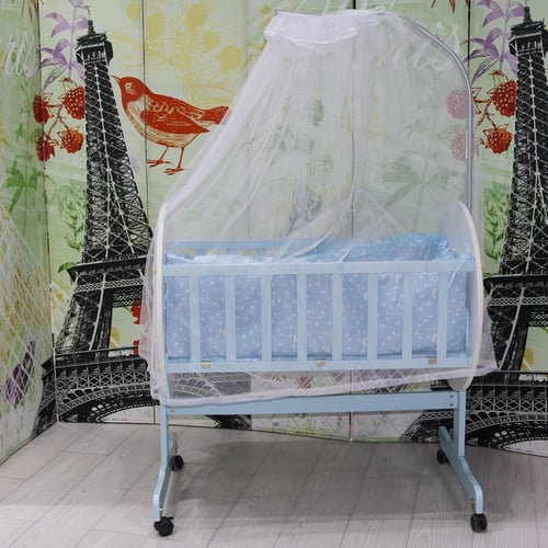 سرير أطفال لحديثي الولادة مصنوع من الخشب ومزود بعج...