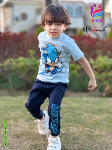 ترنج باللون اللبني مع بنطلون برسمة سونيك