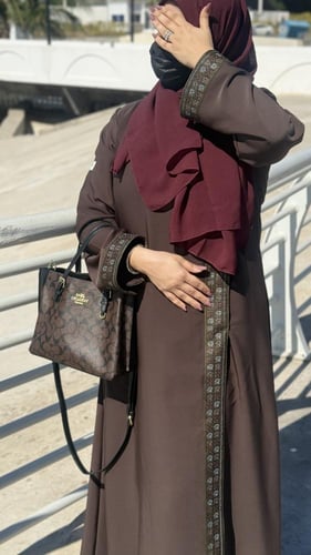 عبايه زيتي بقصة يابانيه