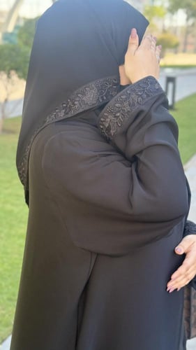 عبايه عملية كريب بكلفة سوداء