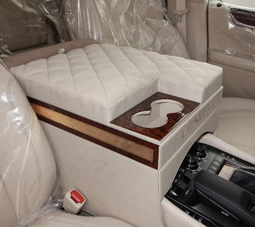 تكاية جيب لكزس LX570 مع قاعدة طير لون بيج من موديل...