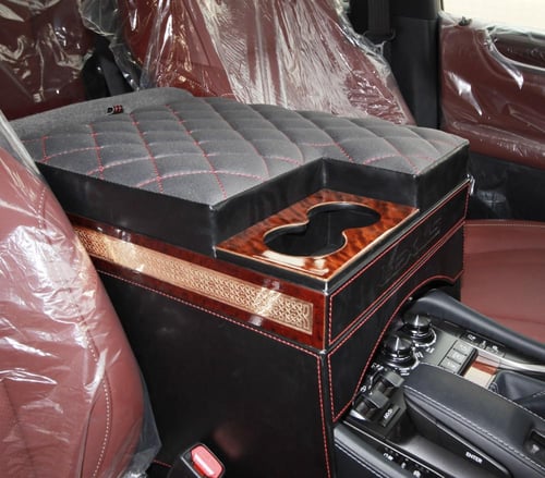 تكاية جيب لكزس LX570 مع قاعدة طير لون بيج من موديل...