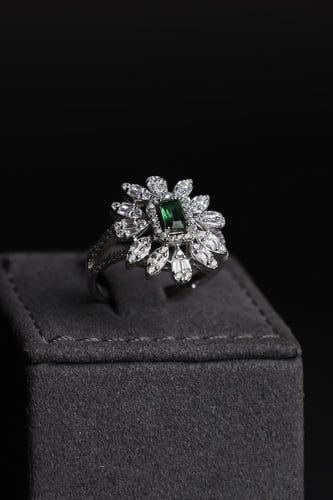 نص طقم مكون من 3 قطع فضة 925 حجر اخضر