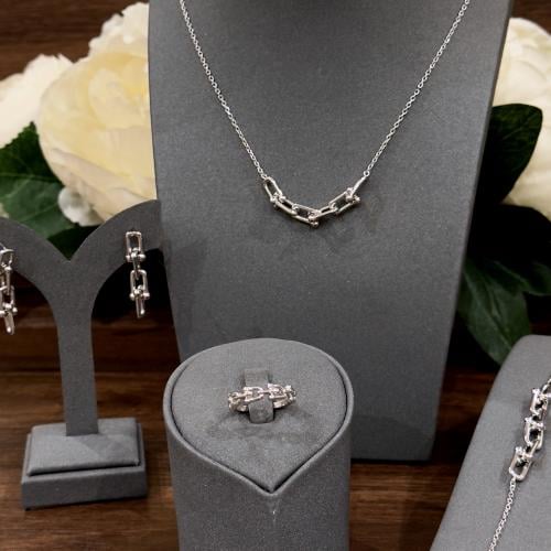 نص طقم فضة عيار 925 مكون من اربع قطع