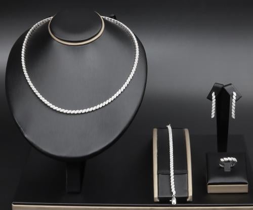 طقم فضة عيار 925 تصميم الألماس