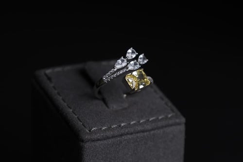 نص طقم مكون من 4 قطع فضة 925 حجر فانسي