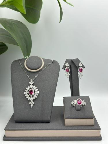 نص طقم مكون من 3 قطع فضة 925 حجر احمر