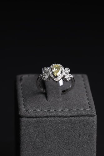 نص طقم مكون من 4 قطع فضة 925 حجر فانسي