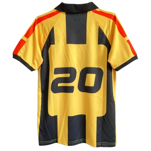 تيشيرت تاريخي من مجموعة باك تو باك