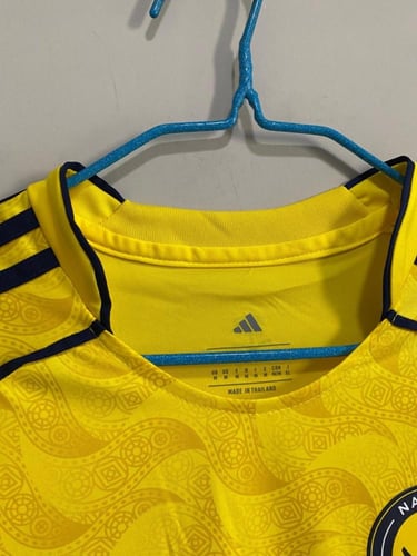 تيشيرت النصر الأساسي فئة الجماهير 2026/2025