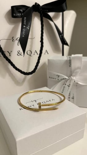 اسوارة مسمار ذهبي نحيفه من RONY & QAFA