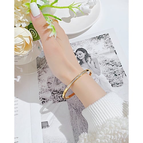 اسوارة روني خط كرستال ذهبي من Rony&Qafa