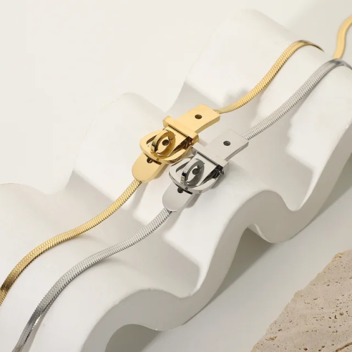 عقد روني حزام فضي من RONY&QAFA