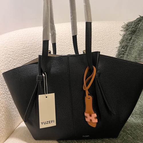 يوزيفي جلد أسود