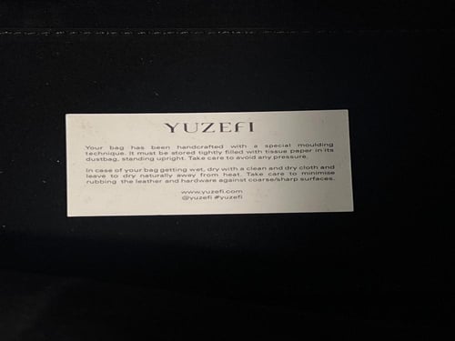 يوزيفي جلد أسود