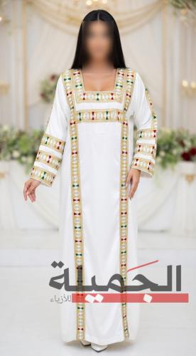 Thobe with embroidery on the front and back