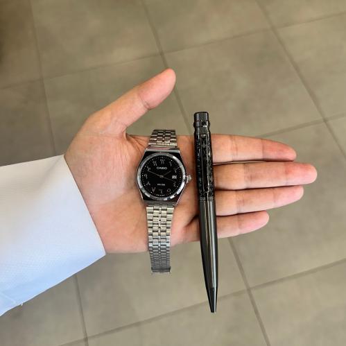 Watch set with pen