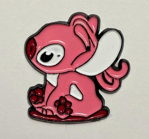 ملصق حديد شخصية ستيتش وردي