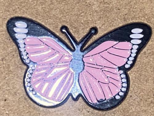 ملصق حديد فراشه ورديه