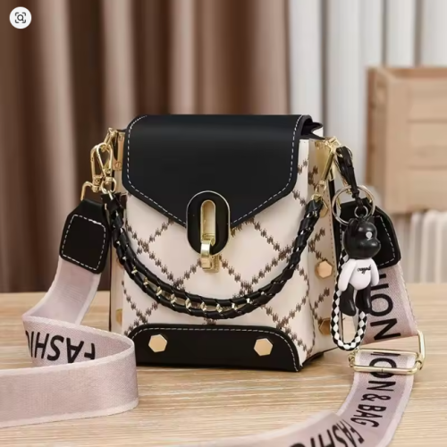 حقيبة كروس نسائية منقوشة