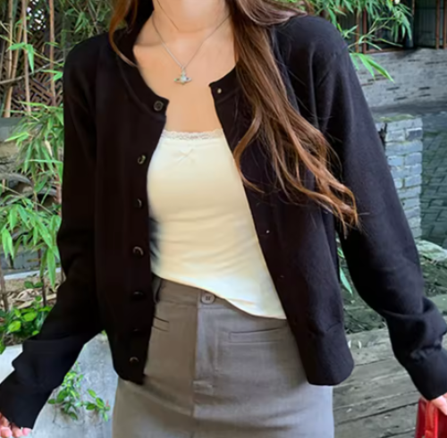 سترة نسائية بأكمام طويلة