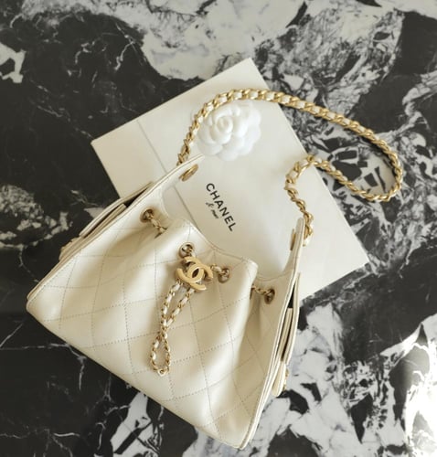 شانيل -ميني هوبو