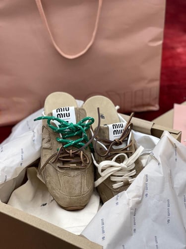 ميو ميو & نيوبالنس