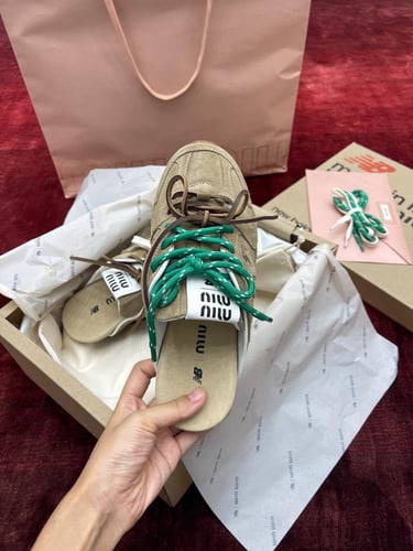 ميو ميو & نيوبالنس