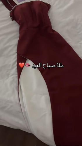 فستان ابيضّ واحمر